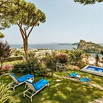 Livia 4*