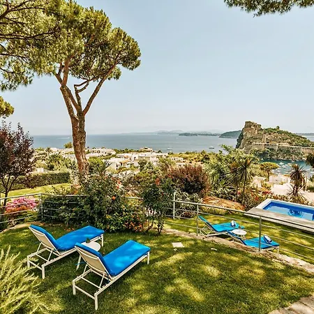 Livia 4*